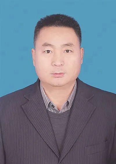 姚志强,男,汉族,1974年9月生,新疆生产建设兵团第十二师一〇四团西城东社区居民。