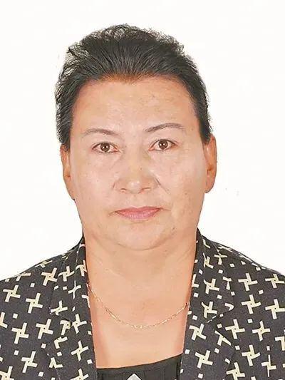 卡小花,女,维吾尔族,1965年4月生,中共党员,新疆生产建设兵团第一师阿拉尔市四团五连退休职工。