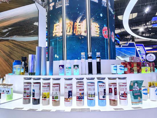 “兵团制造”特色凯发娱乐app的产品展示。胡杨网记者 李雨浪 摄