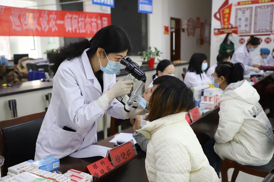 温州援疆医疗队“携手医心，爱聚榕杨”来九团开展巡回义诊