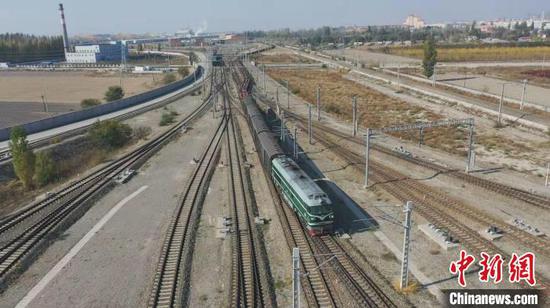 新疆八座城市开行中欧班列借助“一带一路”闯市场