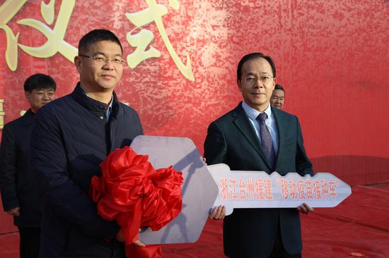 台州援疆向一师阿拉尔市捐赠移动智慧疫苗接种车