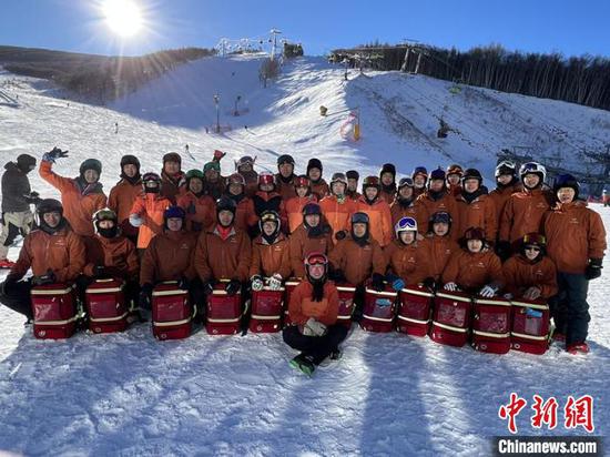 冬奥会中国滑雪医疗保障队合影。　河北医科大学第三医院铁门关医院供图