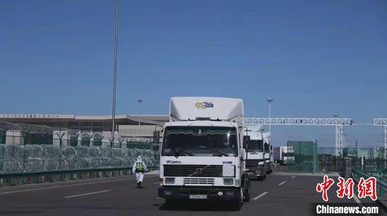 新疆霍尔果斯公路口岸新年首月商品车出口增长近四成