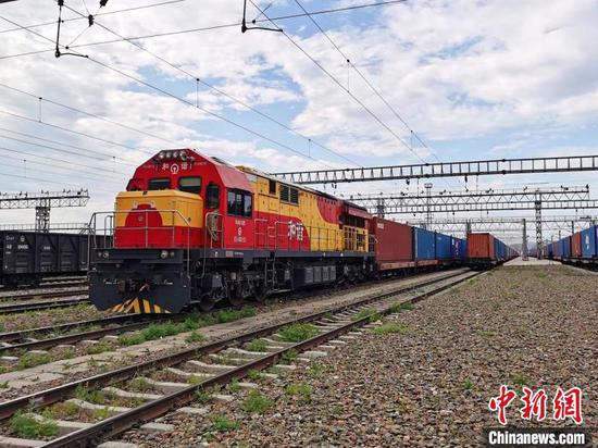 阿拉山口海关助力超万吨新疆特产搭载中欧班列走出国门