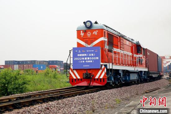 浙江义乌：动感单车“乘”中欧班列销往海外