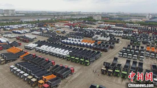 今年前7月新疆霍尔果斯口岸出口商品车同比增长逾一倍