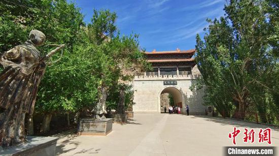 《水经注》中称铁门关所在的峡谷为“铁门关” 史玉江 摄