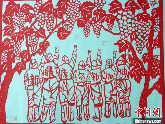 张祖英用自己的方式表达对一线抗疫人员的敬意。 受访者供图 张祖英用自己的方式表达对一线抗疫人员的敬意。 受访者供图