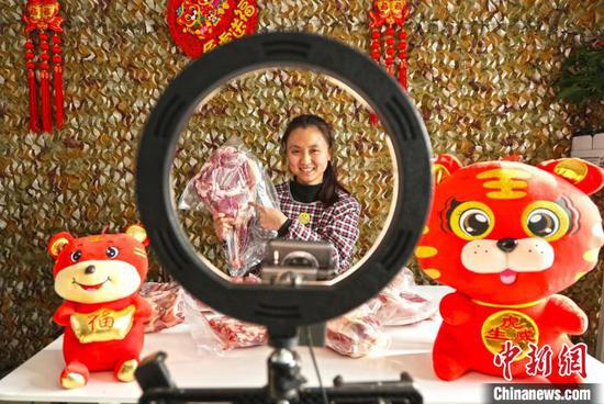 新疆兵团：返乡创业“新农人”带动民众增收 助推乡村振兴