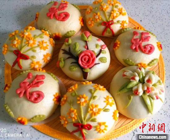 周小茵退休后,专注于传统美食制作。 周小茵 摄 周小茵退休后,专注于传统美食制作。 周小茵 摄