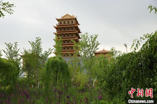 如今，铁门关市古色古香的城区建筑中，各功能区日趋完善。　史玉江 摄