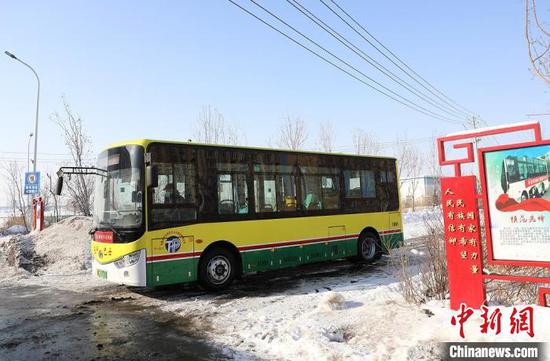 一天之内，艾孜孜·哈生要往返多趟。　冯晓玲 摄