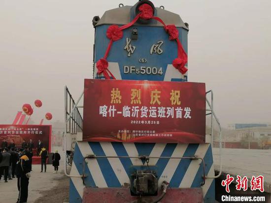 2023年1月30日，喀什首票tir出口货物承运车辆从伊尔克什坦口岸刷卡出境，喀什外贸开新局。　陈朝 摄