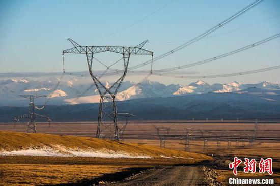 750千伏主网是新疆“内供四环网”的主力军。　国网新疆电力有限公司供图