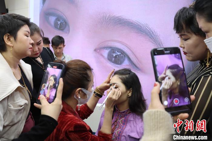 浙江杭州援疆如何实现新疆阿克苏市妇女在家门口创业就业？