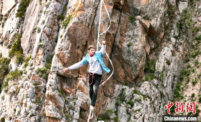 “体旅”融合 极限高空扁带赛如何引入新疆景区？