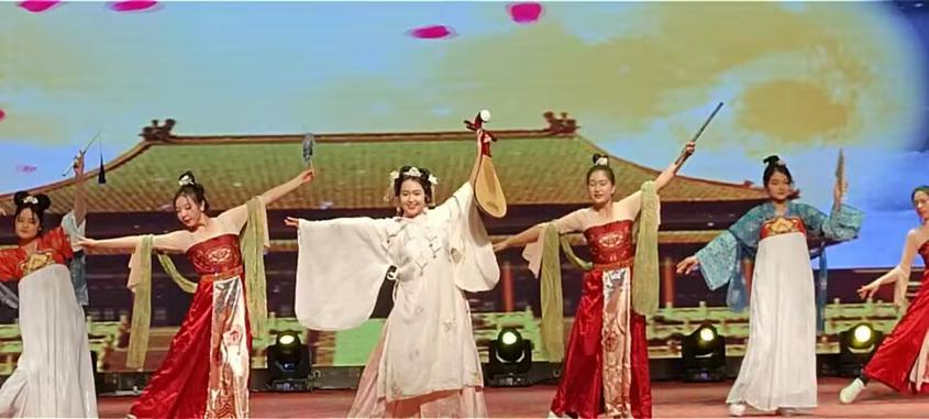 山西女孩的“舞姿”何以在昆仑山下结硕果？