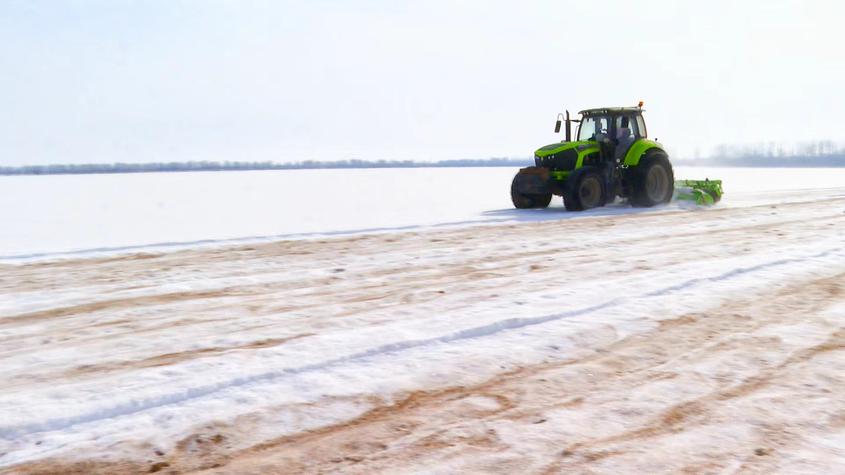 八师一四九团机械化雪备耕忙