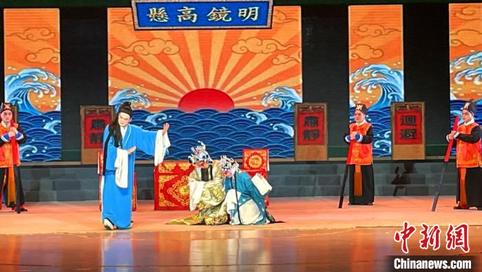 新年大戏不停歇 豫剧何以在新疆兵团备受青睐？