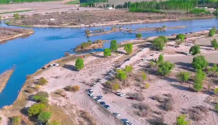 “五一”假期，开都河天鹅湾迎客流高峰