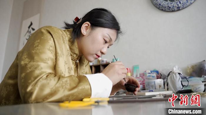 锔瓷匠人颜鹏力：修的是瓷，也是“情”