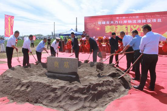 吉木乃口岸物流港奠基仪式。郝胜忠 摄 吉木乃口岸物流港奠基仪式。郝胜忠 摄