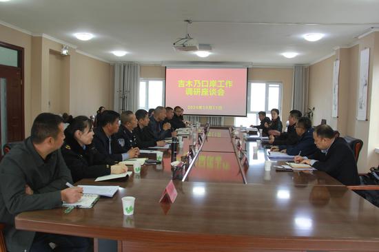 口岸经济座谈会。郝胜忠 摄 口岸经济座谈会。郝胜忠 摄