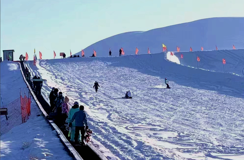 畅享冰雪乐趣（组图）