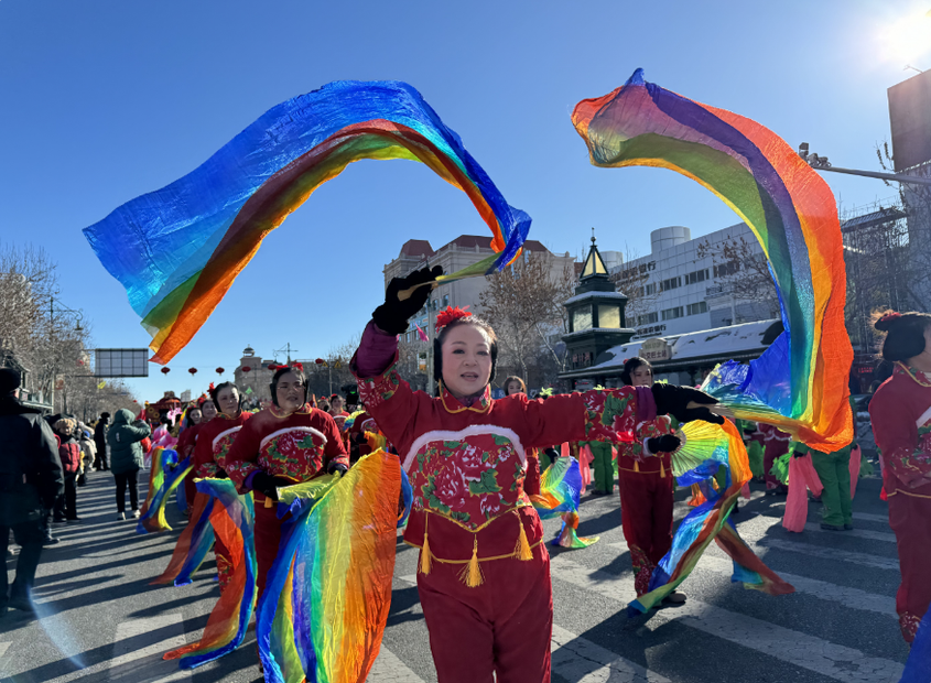 新疆兵团各团场：社火闹元宵 舞出幸福年