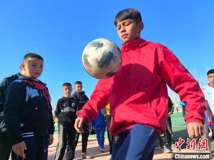 （走进中国乡村）新疆“百年足球村”：民间赛事拉动文旅消费