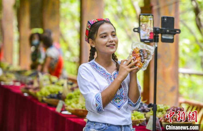 新疆网络通信事业快速发展 拉近世界与新疆距离