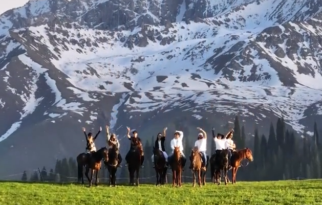 【与你为邻】古巴歌手lily:新疆的人文太棒了 【与你为邻】古巴歌手lily:新疆的人文太棒了