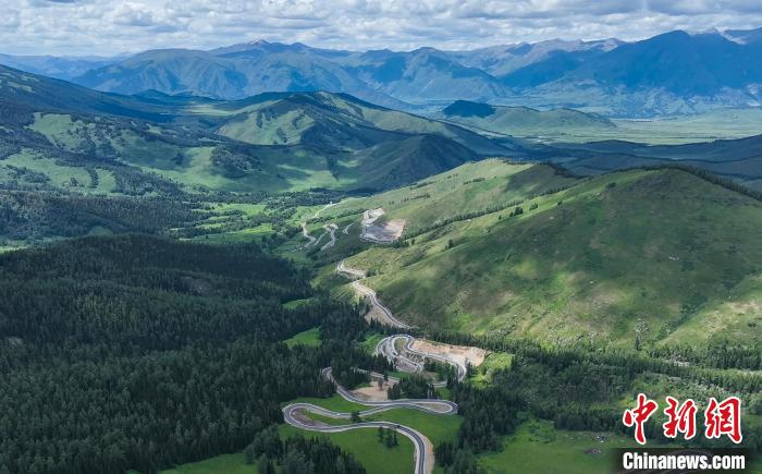 新疆迎暑期旅游热 自驾游“多线开花”