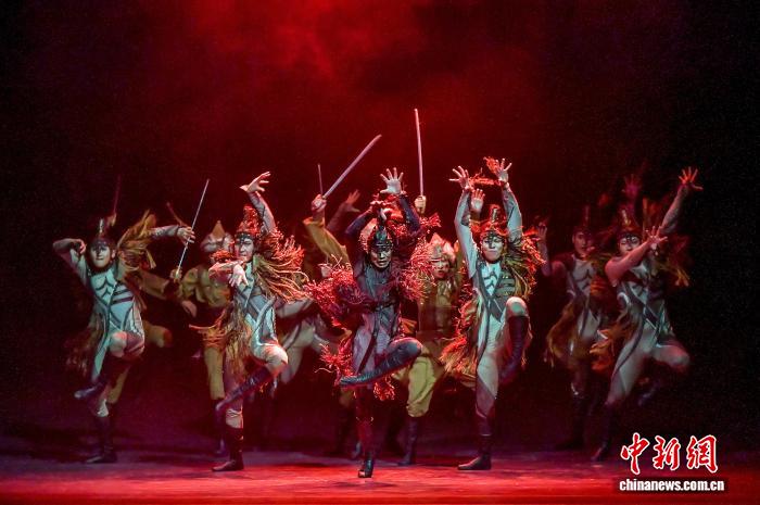 中国新疆国际民族舞蹈节落幕 舞剧《骑兵》压轴演出