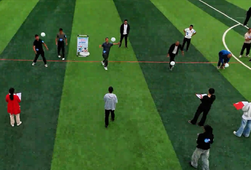 六团举办花式足球挑战赛 六团举办花式足球挑战赛